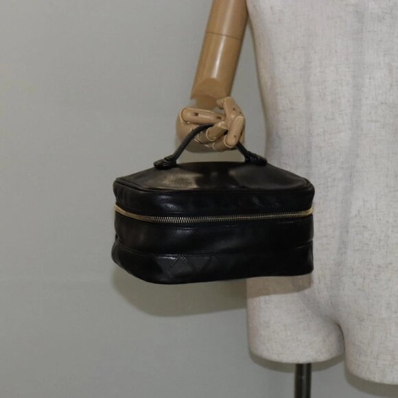 CHANEL Matelasse Vanity Pouch Lamb Skin Black Gold CC Auth - Picture 1 of 16